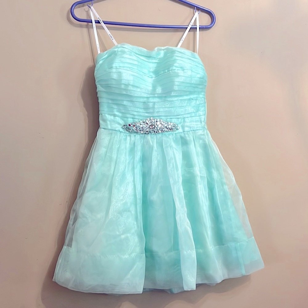 B. Darlin Dress strapless Juniors